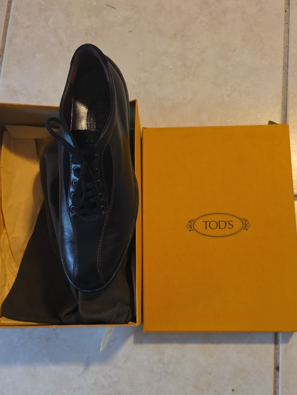 Tod's Black Leather Lace-Up Derby with Subtle Contrast Stitching